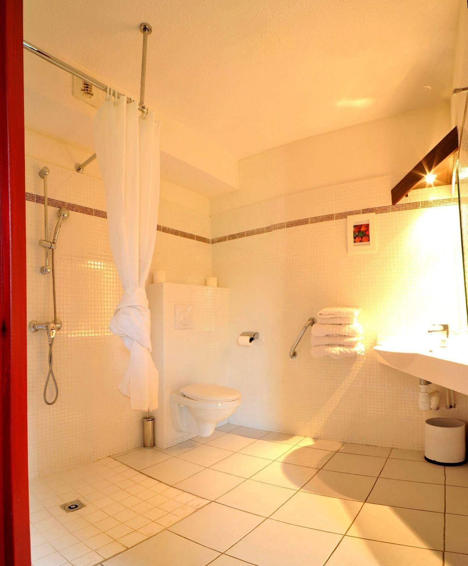 The Originals City, Hotel Novella Confort, Nantes Est Carquefou Exterior foto